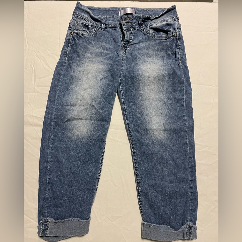 No boundaries size 11 juniors. Capri jean.